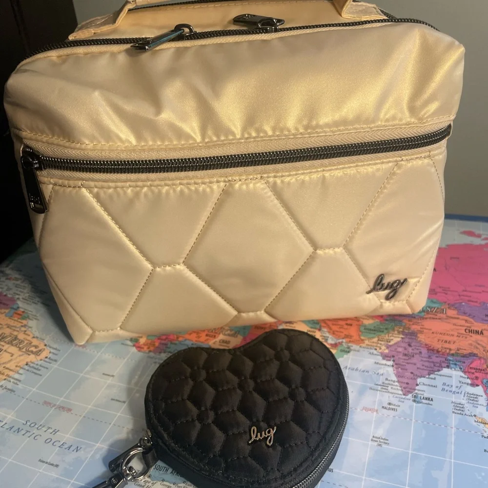 Lug Bebop champagne Bag with free heart pouch NWOT - Picture 2 of 4